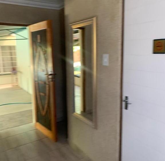 پانسیون Nonesi Lodge 2