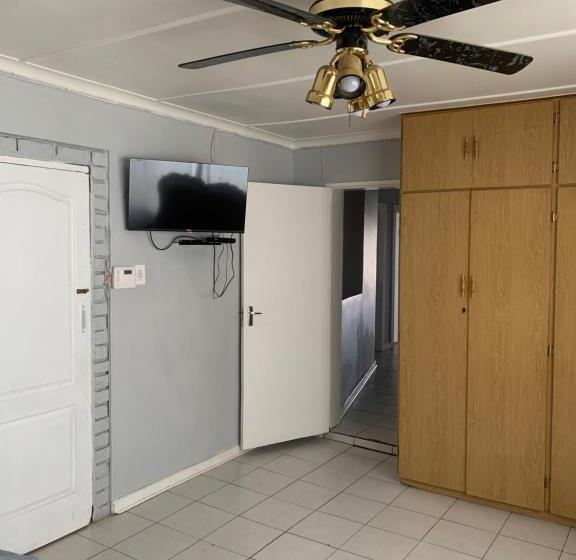 پانسیون Nonesi Lodge 2