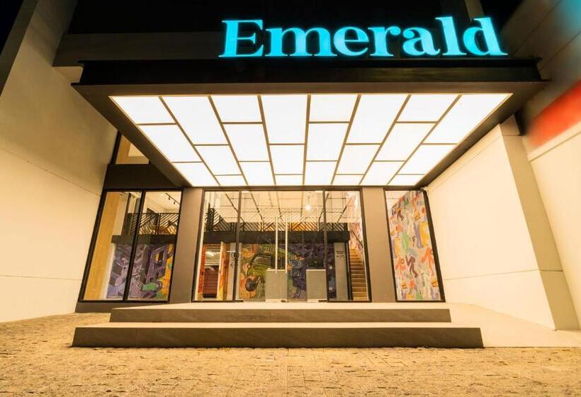 هاستل Emerald Hotel Residence