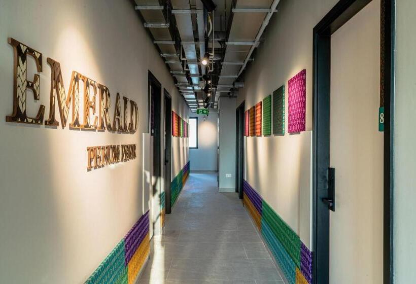 هاستل Emerald Hotel Residence