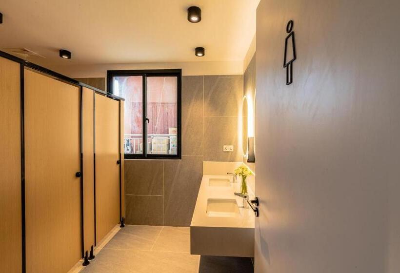 هاستل Emerald Hotel Residence