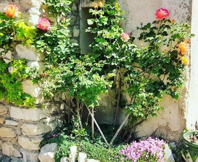 住宿加早餐  Chambres D Hôtes Et Cuisine Commune, Domaine Les Peupliers, Lagnes