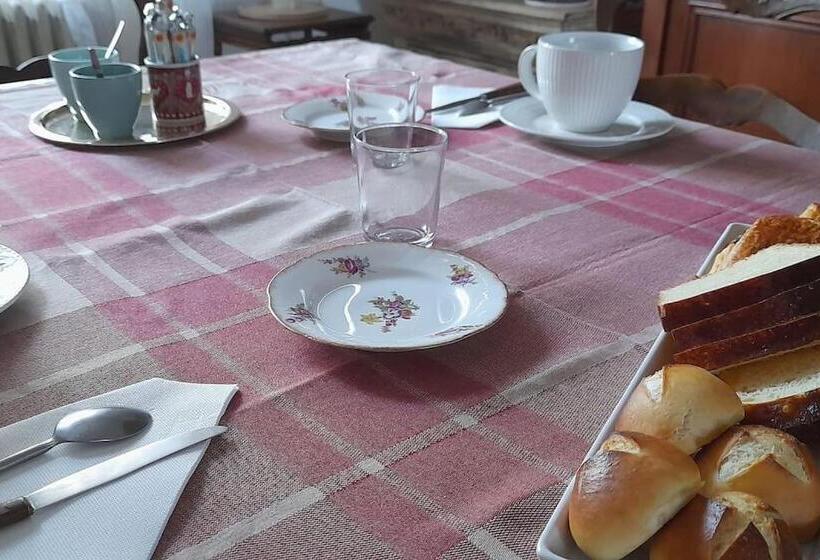 住宿加早餐  Chambres D Hôtes Et Cuisine Commune, Domaine Les Peupliers, Lagnes