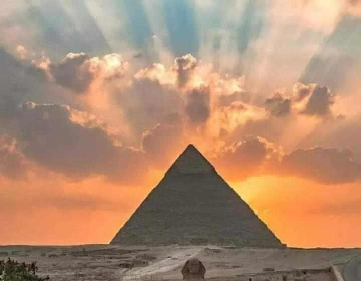 تختخواب و صبحانه Golden Pyramids View