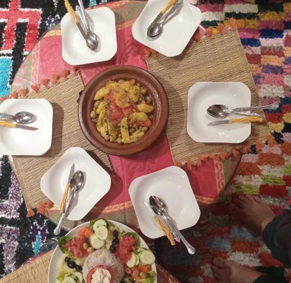 تختخواب و صبحانه Gite Akswal Amssakrou