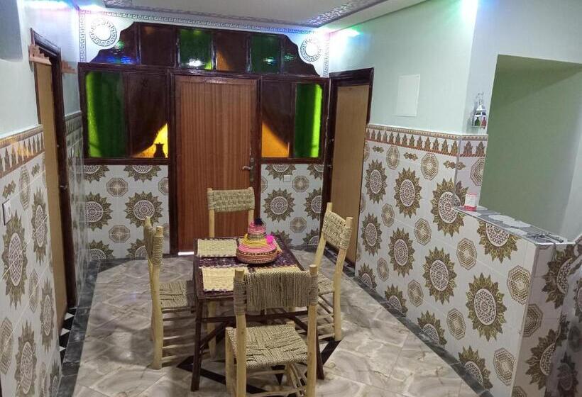 تختخواب و صبحانه Gite Akswal Amssakrou