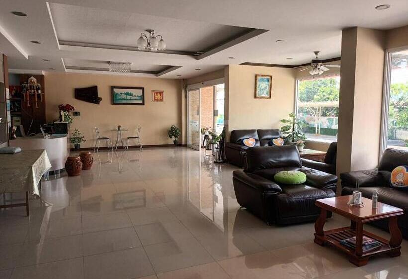 فندق Center Place Ang Thong