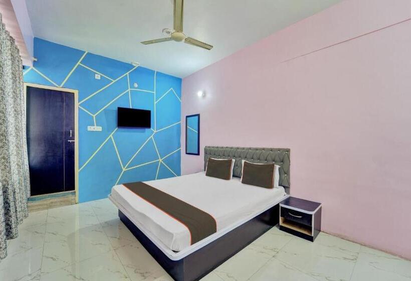 בית מלון כפרי Collection O The Lotus Palace