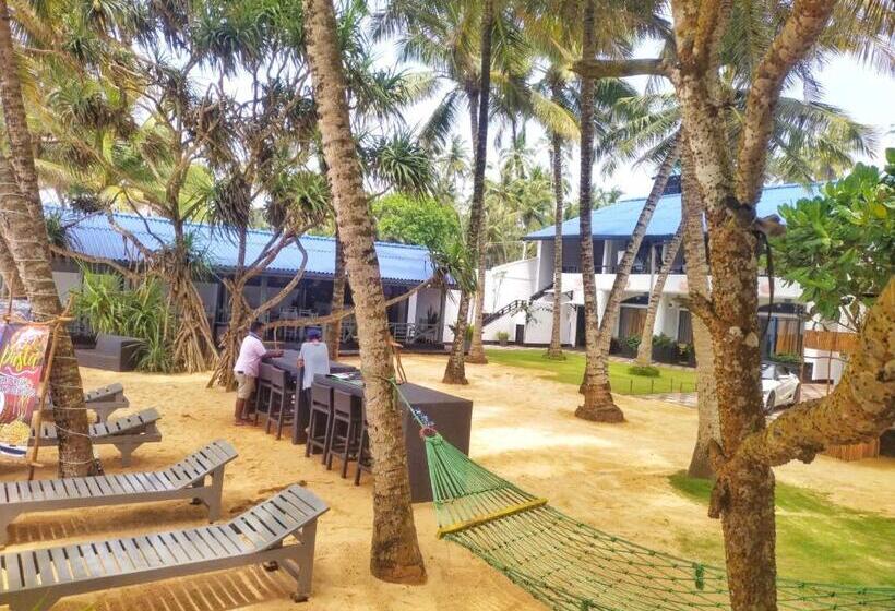 هتل Dalawella Beach Resort