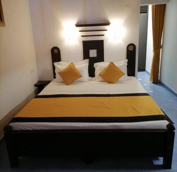 هتل Dalawella Beach Resort