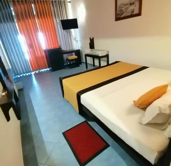 هتل Dalawella Beach Resort