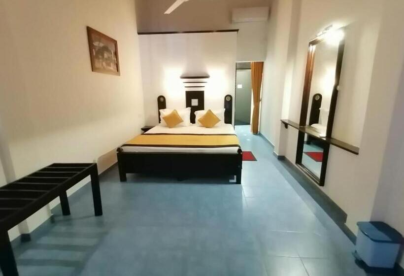 هتل Dalawella Beach Resort