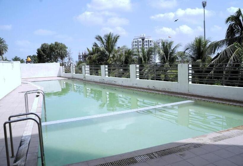 Отель Fortune Penthouse 11th Floor With Sky Orbit Swimming Pool And Gym