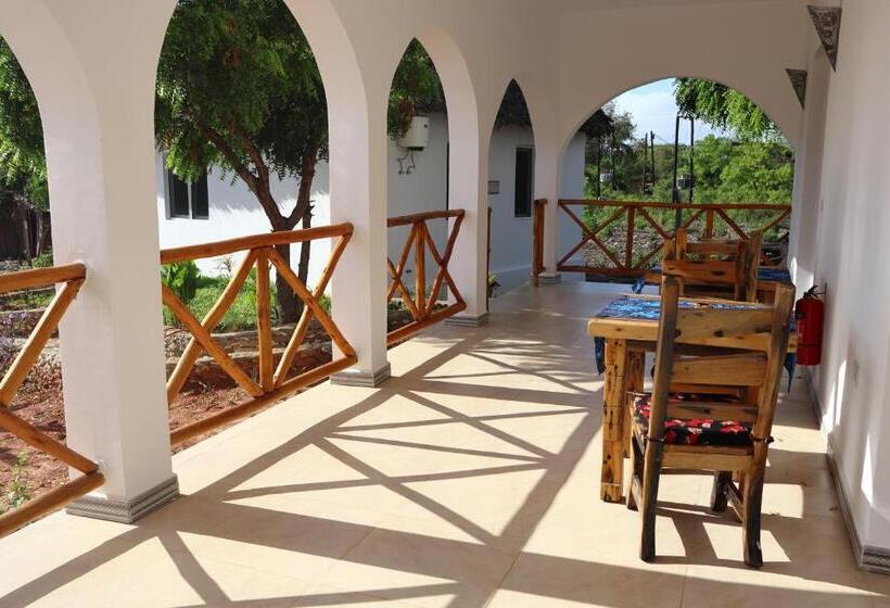 هتل Holiday Time Bungalows Zanzibar