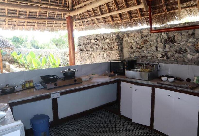 هتل Holiday Time Bungalows Zanzibar