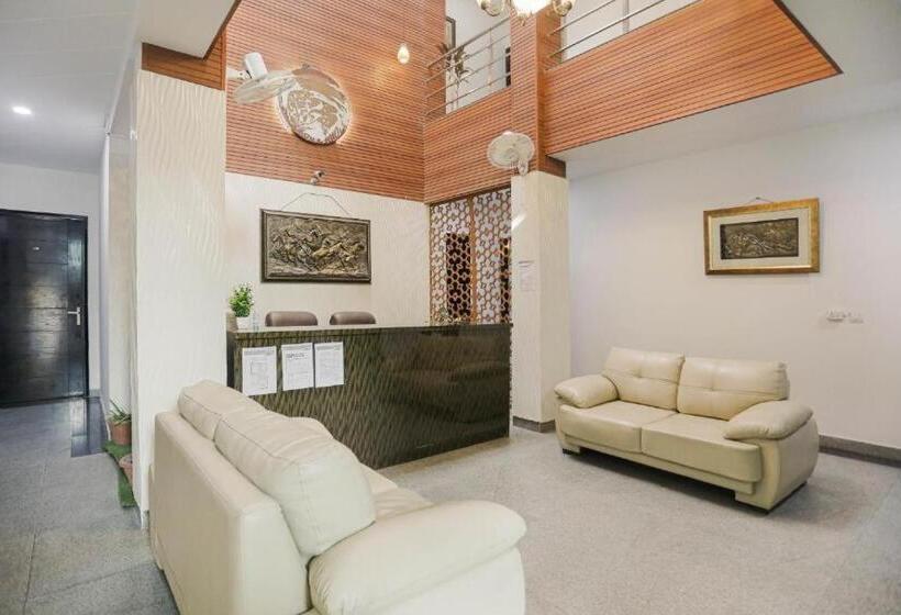 فندق Loomstay Royal Residency