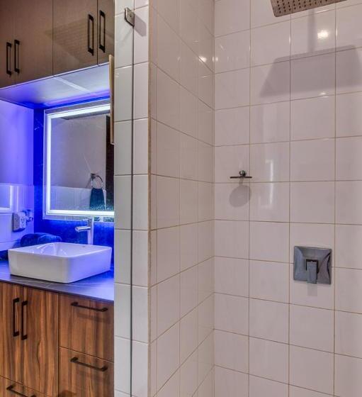 هتل Secretjaco   Luxury Beach Front Penthouse With Pool & Jacuzzi