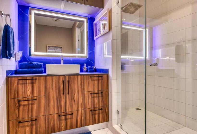 هتل Secretjaco   Luxury Beach Front Penthouse With Pool & Jacuzzi