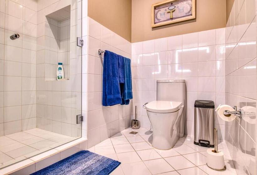 هتل Secretjaco   Luxury Beach Front Penthouse With Pool & Jacuzzi