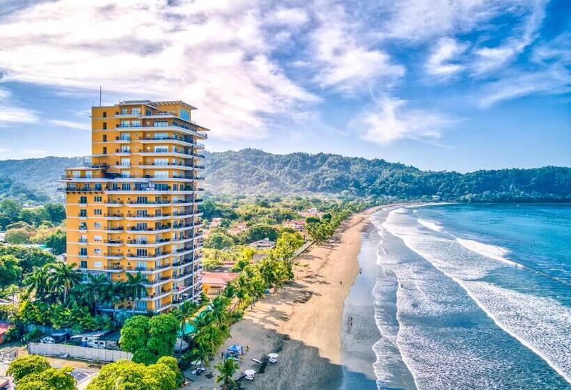 هتل Secretjaco   Luxury Beach Front Penthouse With Pool & Jacuzzi
