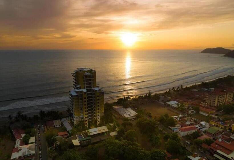 هتل Secretjaco   Luxury Beach Front Penthouse With Pool & Jacuzzi