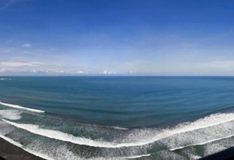 هتل Secretjaco   Luxury Beach Front Penthouse With Pool & Jacuzzi
