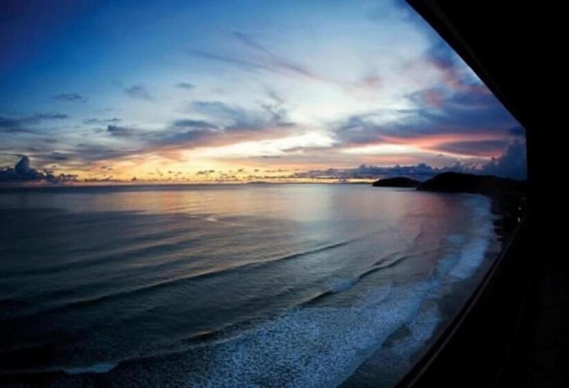 هتل Secretjaco   Luxury Beach Front Penthouse With Pool & Jacuzzi