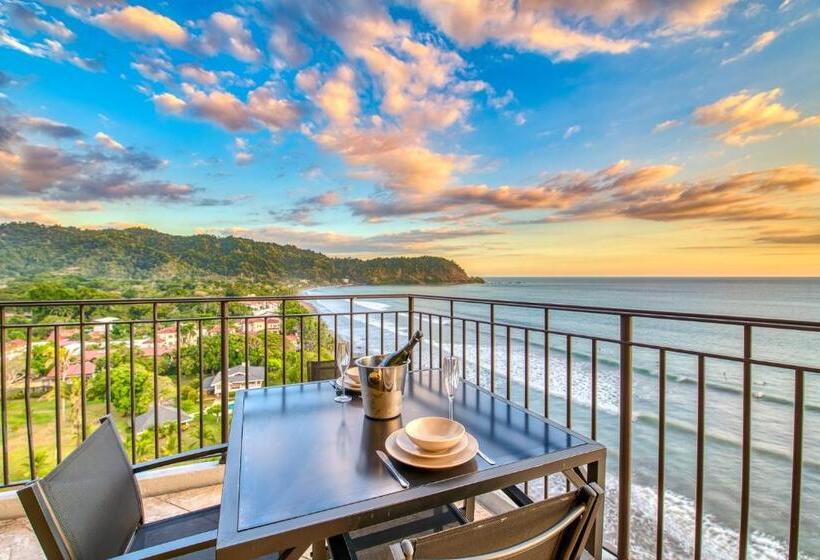 هتل Secretjaco   Luxury Beach Front Penthouse With Pool & Jacuzzi