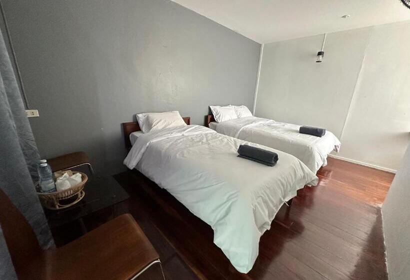 هتل Thadan Guest House