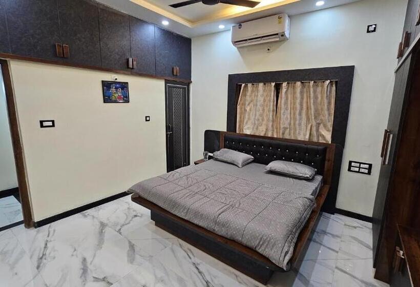 酒店 Vrindavan Homestay Near Temple