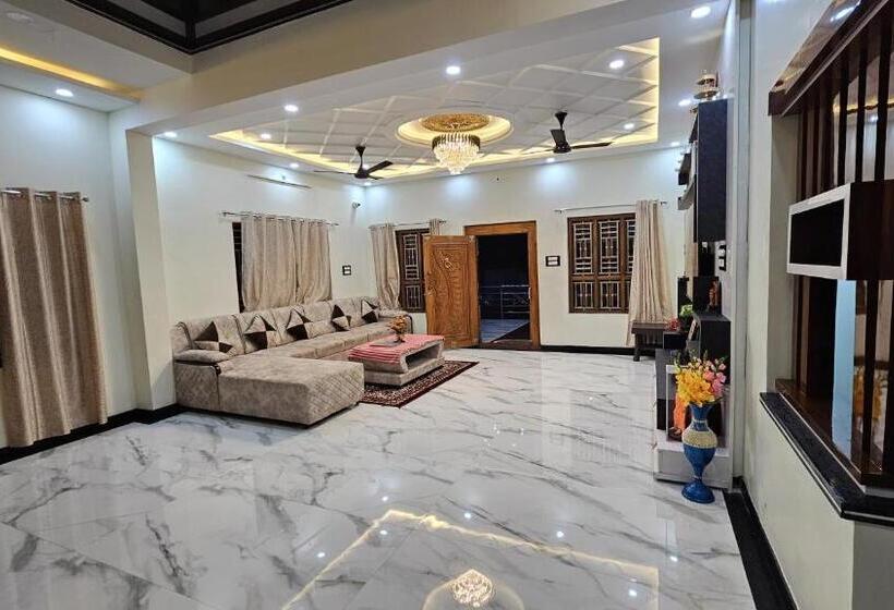 酒店 Vrindavan Homestay Near Temple