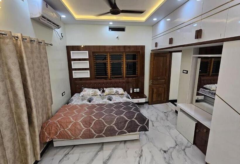酒店 Vrindavan Homestay Near Temple