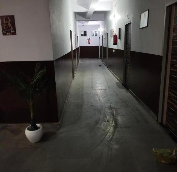 Отель Vrindavan