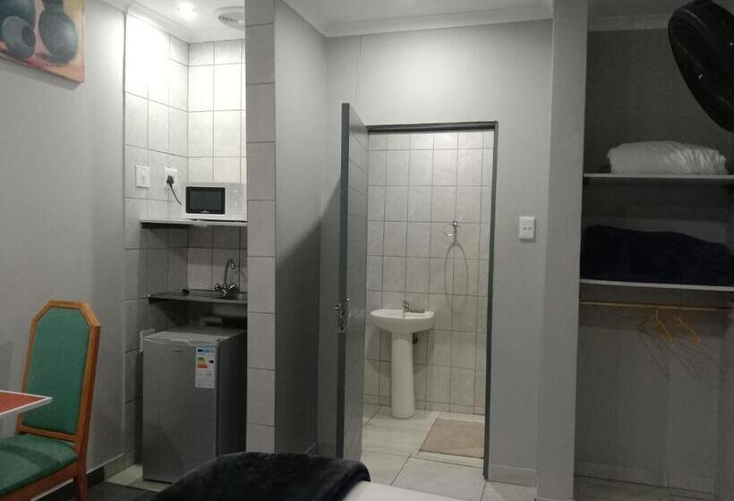 Пансион Executive Guest House Randfontein
