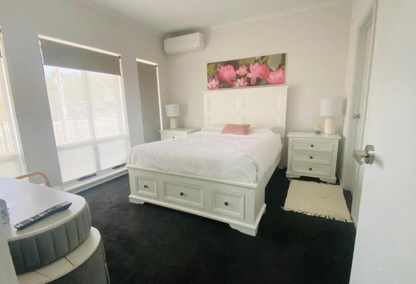 Пансион Modern Private Room With Ensuite