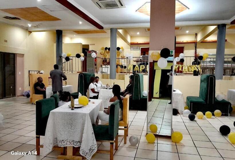 استراحتگاه The Hive Restaurant And Shisanyama