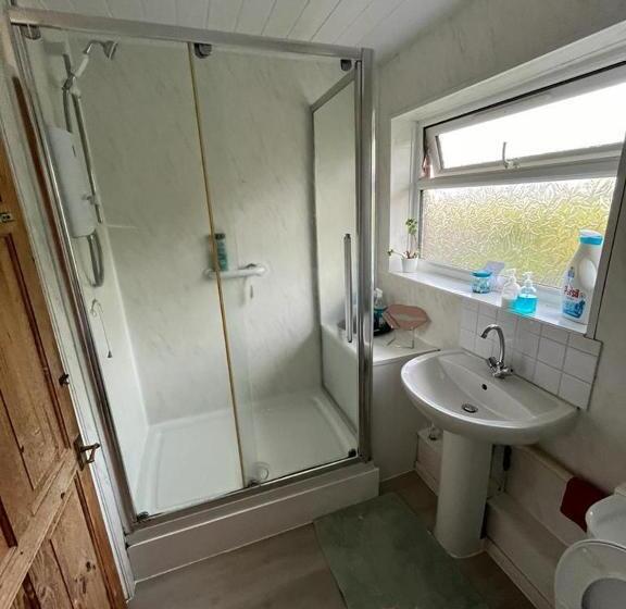 تختخواب و صبحانه Haven Home