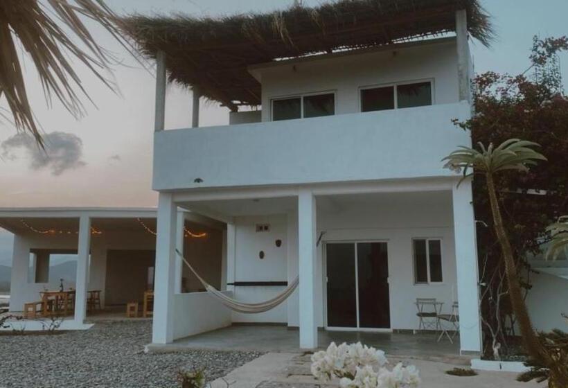 هتل Bungalows Punta Conejo