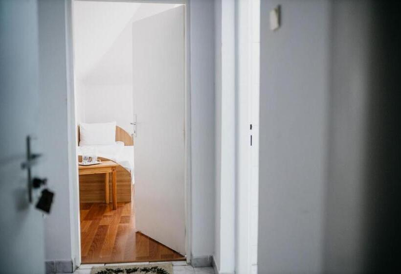 فندق Pensiunea Ana