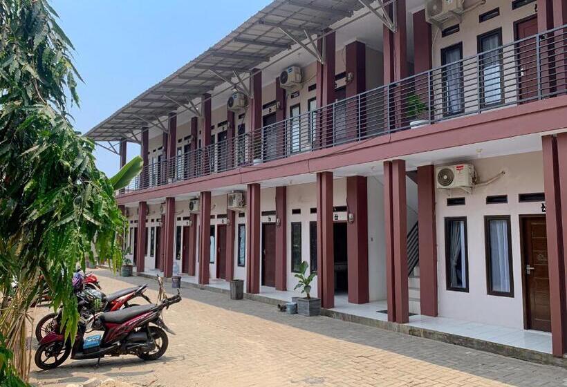 Отель Reddoorz Near Fkip Untirta Serang