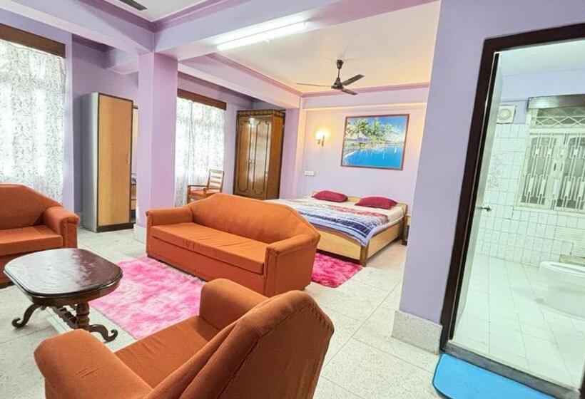 Отель Travellers Inn