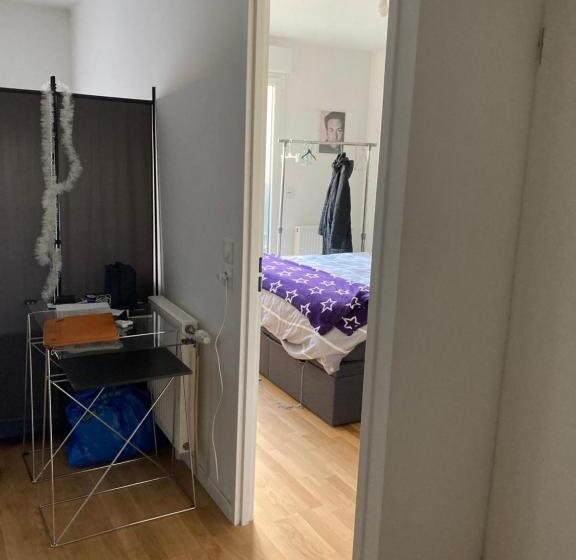 پانسیون Alessandro Private Room In Apartment In Paris Clichy