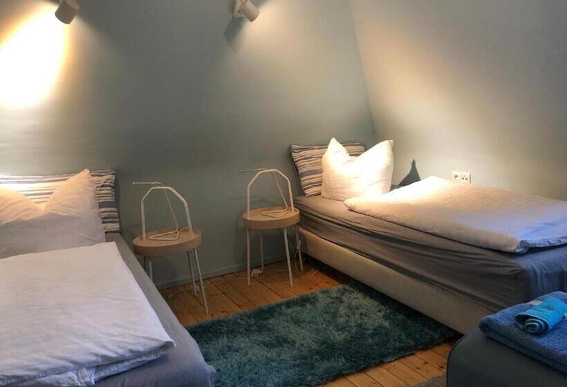 Пансион Blaues Zimmer Mit Grossem Balkon & Bad Nur 16 Km Nach Würzburg!