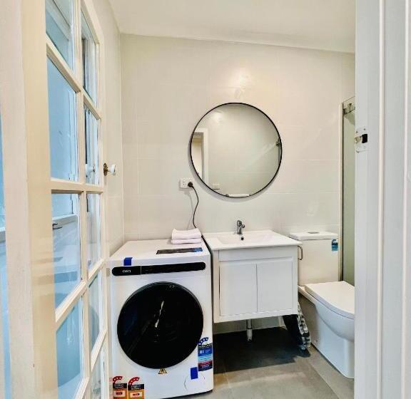 ペンション Charming 1br Granny Flat With Seperate Spacious Living Room  Just A Stone S Throw From Newly Renovat