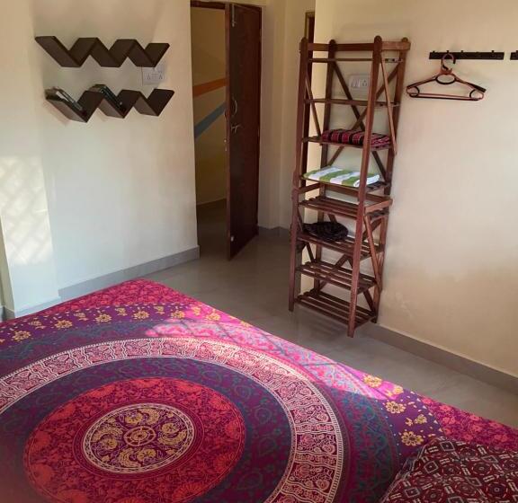 پانسیون No Name Guesthouse