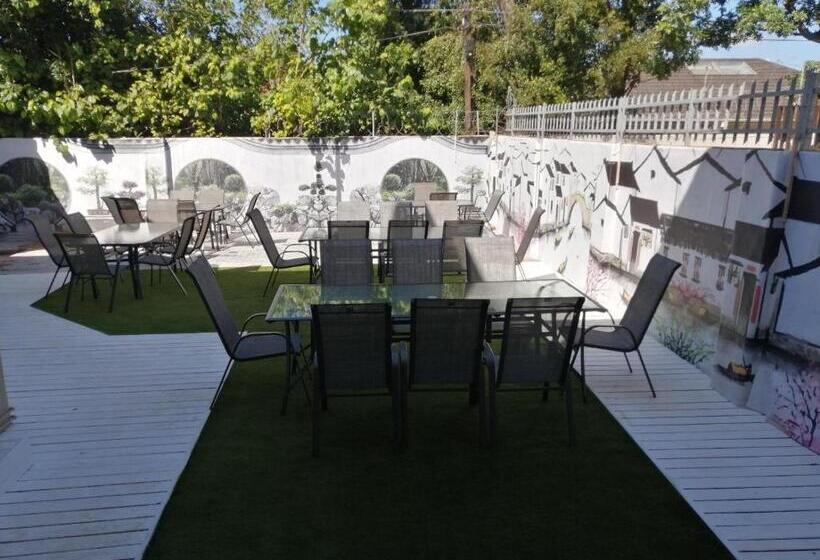 פנסיון Two Lions Guesthouse