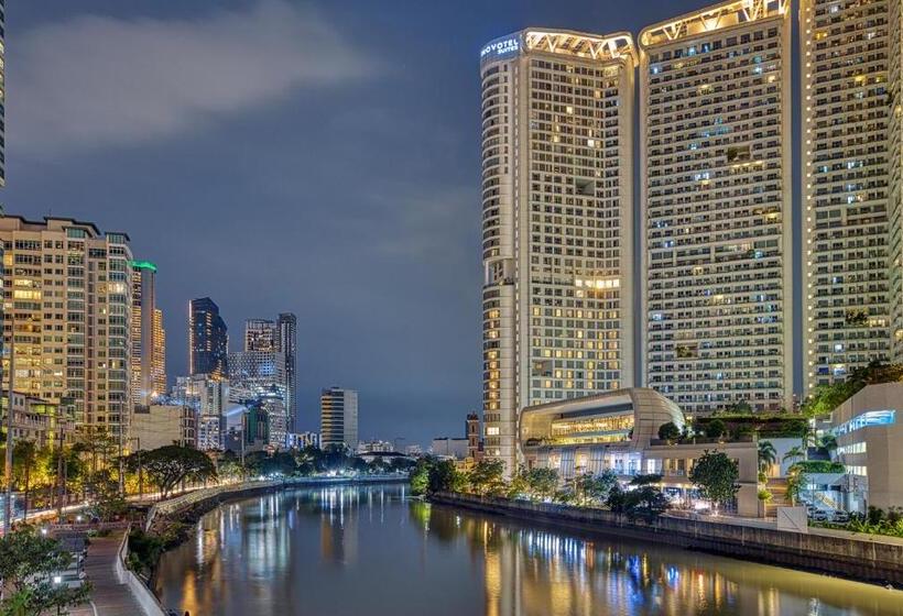 Queen Suite With City View At Acqua Private Residences