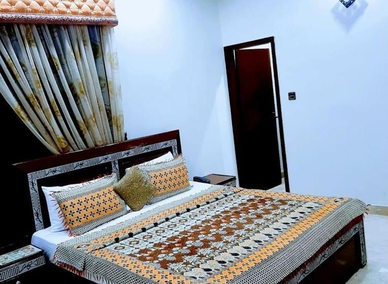 تختخواب و صبحانه Galaxy Inn