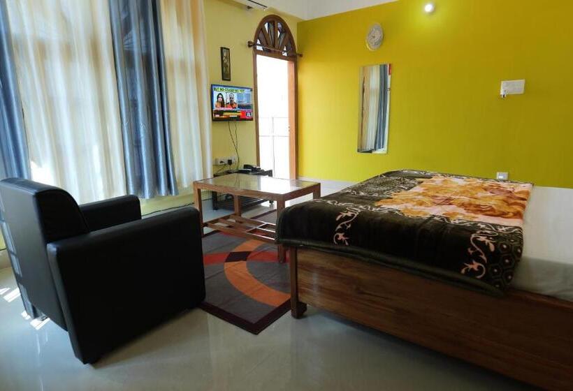 مبيت وإفطار The Transit Stay Guwati