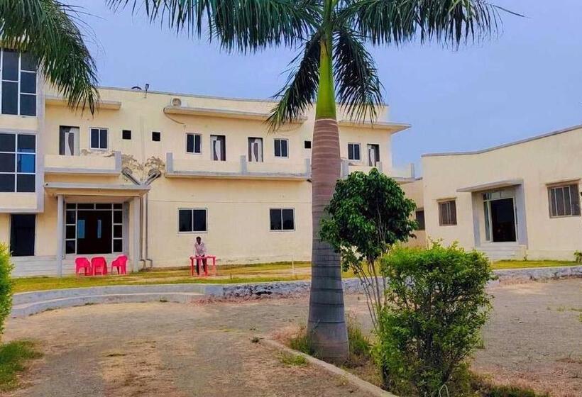 فندق Oyo Royal Palace